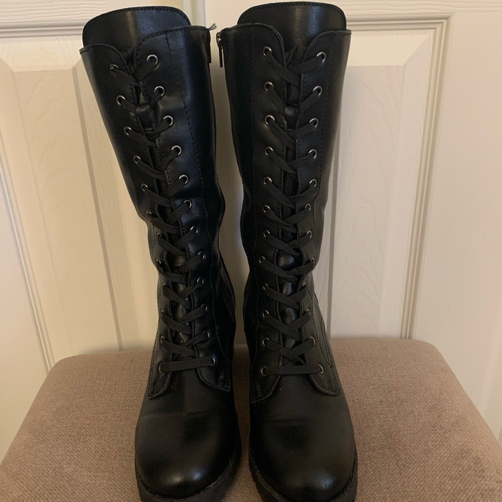 Lace up combat boots ✨
